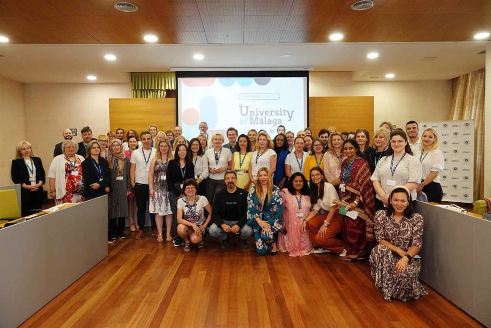 Durante la Semana de Formación Internacional del Personal Erasmus+ se llevarán a cabo una amplia variedad de actividades, incluyendo presentaciones, talleres prácticos de lengua y cultura españolas, así como ponencias.