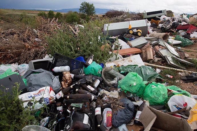 Gurelur dice que un vertedero ilegal de residuos "está afectando a campos de cultivo en Lazagurria"