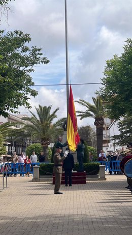 La Comandancia de la Guardia Civil de Córdoba comienza los actos conmemorativos del 180 aniversario de la fundación del Cuerpo con el izado solemne de la Enseña Nacional en el paseo de Las Mercedes de Montilla.