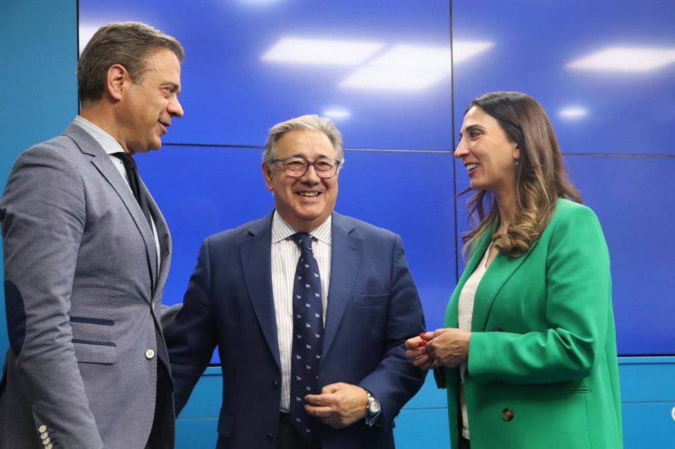 Zoido ha comparecido antes de mantener una reunión de trabajo con representantes de organizaciones agrarias y ganaderas y de regantes