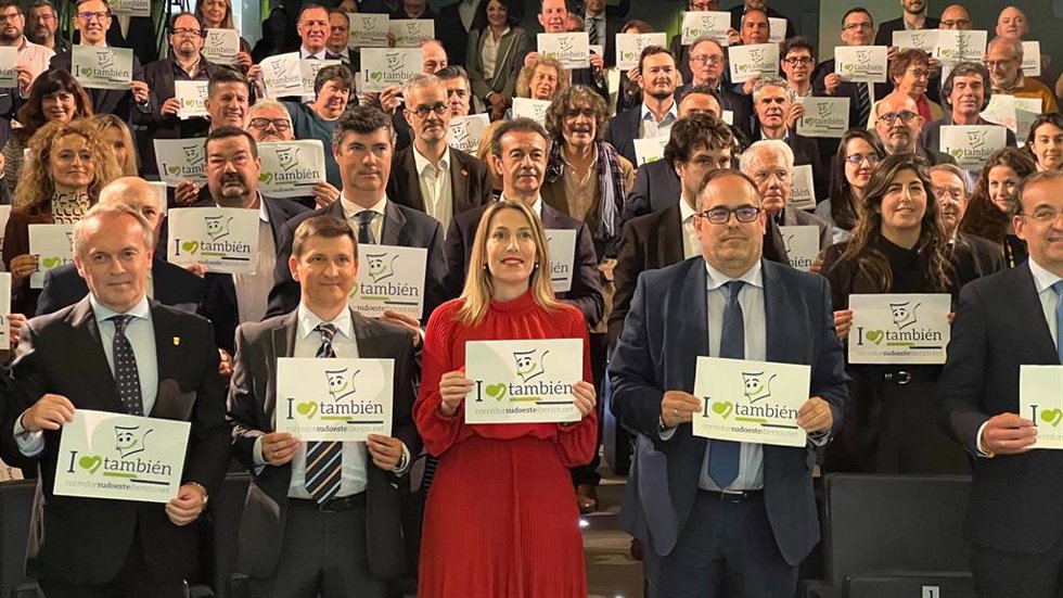 La presidenta de la Junta de Extremadura, María Guardiola, ha intervenido en el VIII Foro del Corredor Atlántico del Sudoeste Ibérico Conexión Madrid-Lisboa, celebrado en la capital española