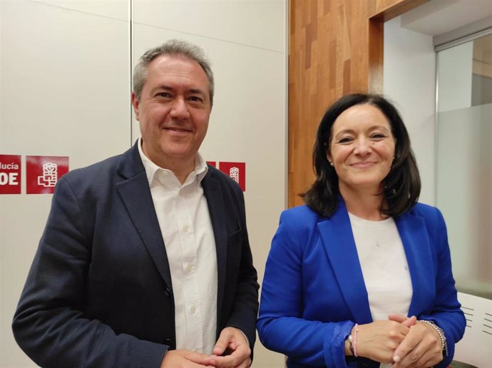 Juan Espadas y Rafi Crespín en la sede del PSOE de Córdoba.