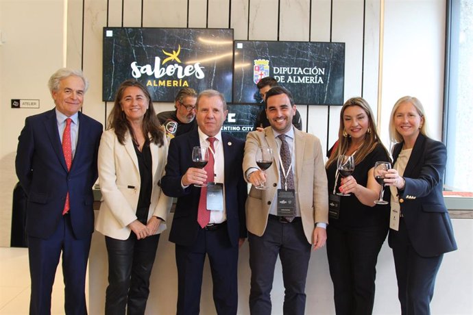 Hasta 15 empresas de 'Sabores Almería' han tenido la oportunidad de presentar sus productos a profesionales italianos del sector de la alimentación.