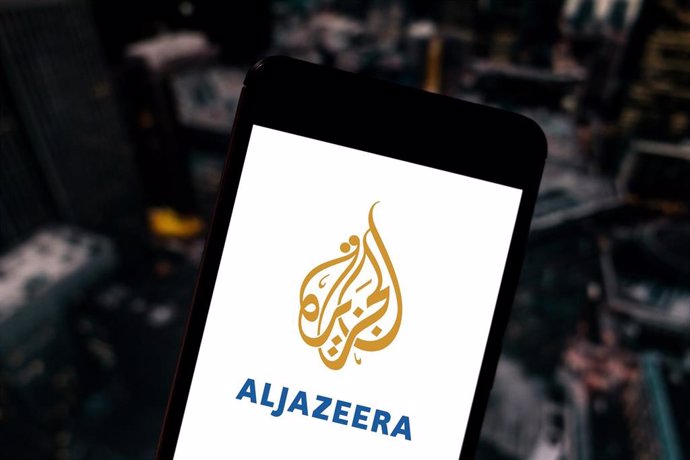 Archivo - Logo de Al Yazira en un teléfono móvil