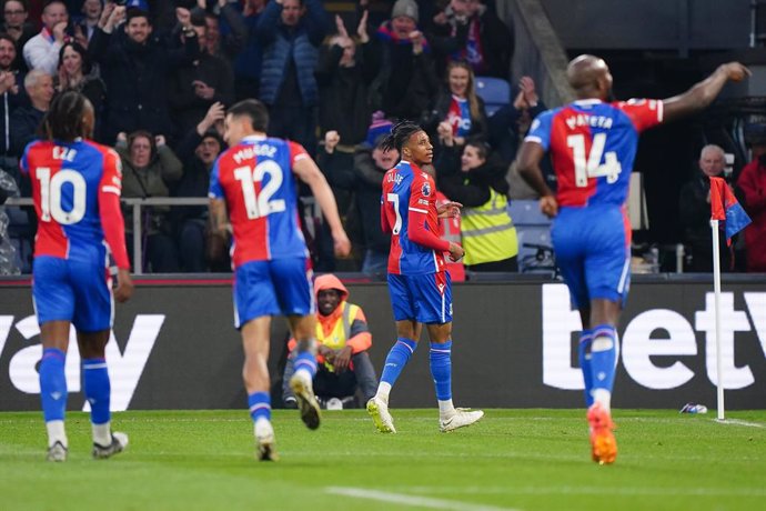 06 May 2024, United Kingdom, London: Crystal Palace's Michael Olise (2nd R) celebrates after scoring his side's first goal during the English Premier League soccer match between Crystal Palace and Manchester United at Selhurst Park. Photo: Zac Goodwin/PA 