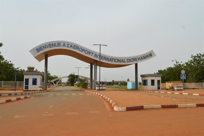 Archivo - Entrada al Aeropuerto Internacional Diori Hamani de Niamey, capital de Níger