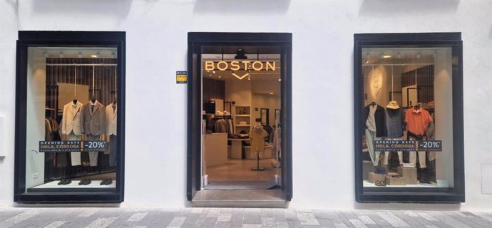 Tienda Boston en la calle Cruz Conde de Córdoba