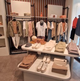 La firma de moda Boston abre en la céntrica calle Cruz Conde de Córdoba su undécima tienda en Andalucía.
