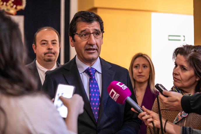 El vicepresidente segundo, José Manuel Caballero, atiende a los medios