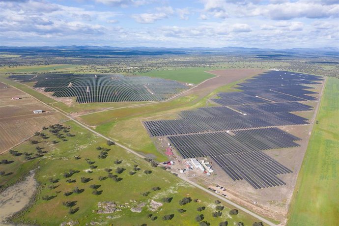 Proyecto fotovoltaico de 100 MW actualmente en construcción en Mérida