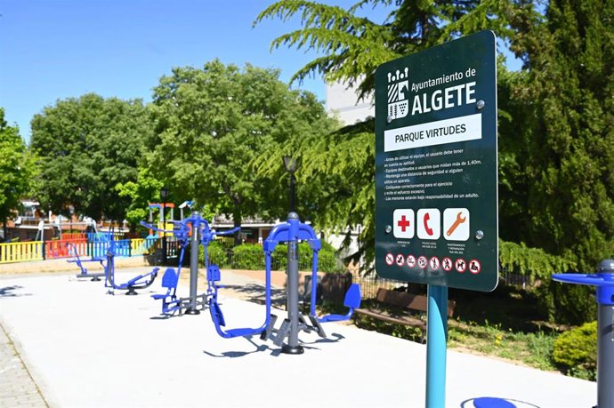 Nueva Área Con Elementos Biosaludables Para Los Mayores En El Parque Virtudes