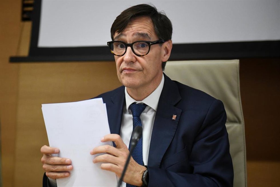 El exministro de Sanidad y líder del PSC, Salvador Illa (c), durante la Comisión sobre mascarillas en el Congreso de los Diputados, a 22 de abril de 2024, en Madrid (España)