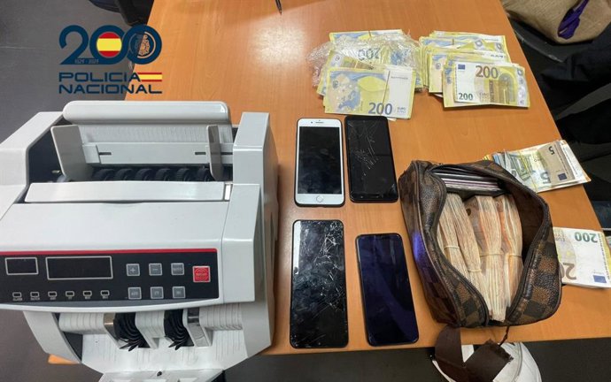 Dos detinguts per robar amb violència 25.000 euros després d'intentar estafar a una víctima