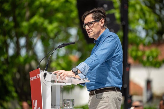 El líder del PSC y candidato a las elecciones catalanas, Salvador Illa, interviene durante un mitin del PSC, a 4 de mayo de 2024, en Montmeló, Barcelona, Catalunya (España). 