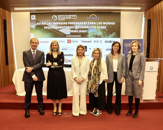El Instituto Español de Analistas presenta una guía práctica sobre cómo aplicar la directiva sobre información corporativa de sostenibilidad (CSRD).