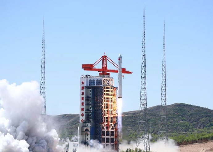 Primer lanzamiento del cohete Larga Marcha 6C
