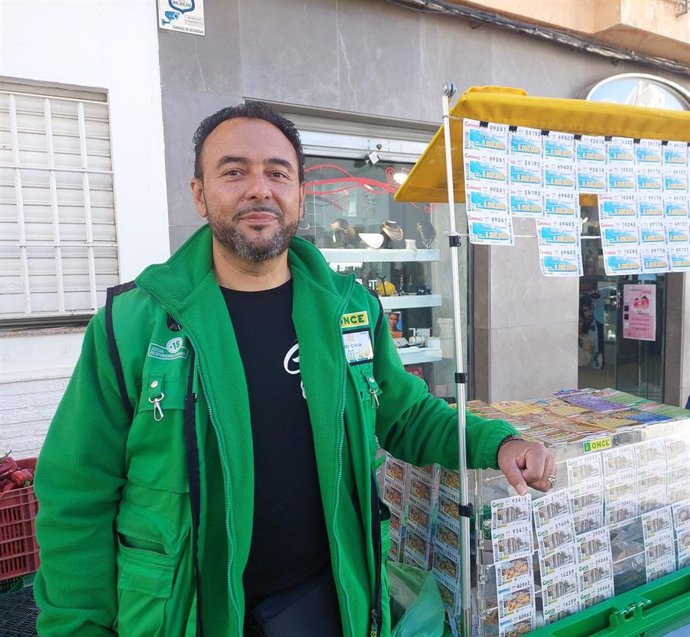 El vendedor de la Once Melchor Tirado reparte 350.000 euros en Santa Fe.