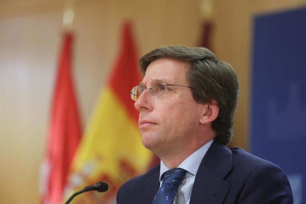 Archivo - El alcalde de Madrid, José Luis Martínez-Almeida, durante una rueda de prensa posterior a la Junta de Gobierno, en el Palacio de Cibeles