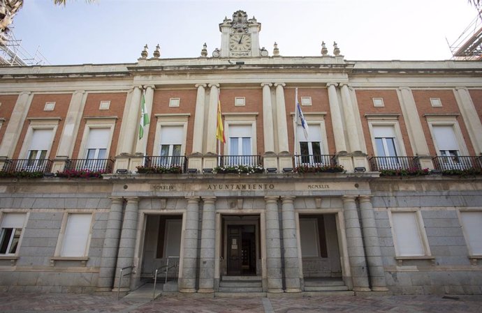 Archivo - Fachada del Ayuntamiento de Huelva.