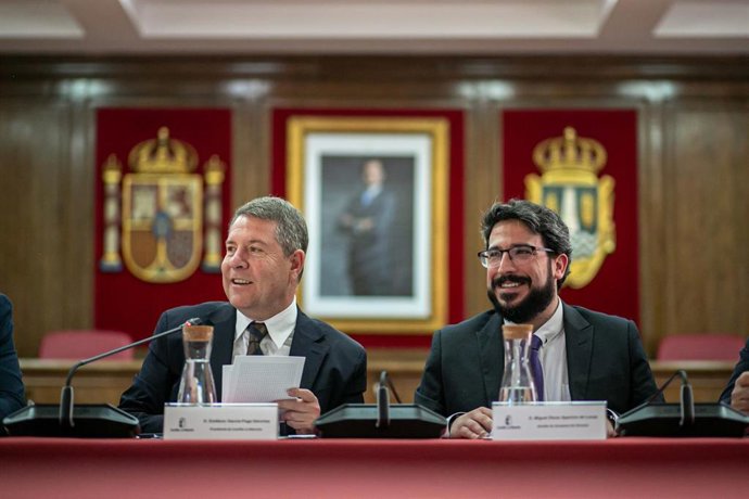 El presidente de C-LM, Emiliano García-Page, durante el Consejo de Gobierno itinerante en Azuqueca de Henares (Guadalajara).