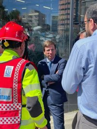 Almeida apunta a la muerte de dos trabajadores tras quedar atrapados bajo una losa de 8 toneladas en Madrid