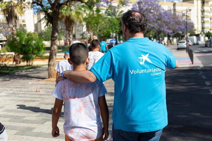 Archivo - Voluntarios de CaixaBank.