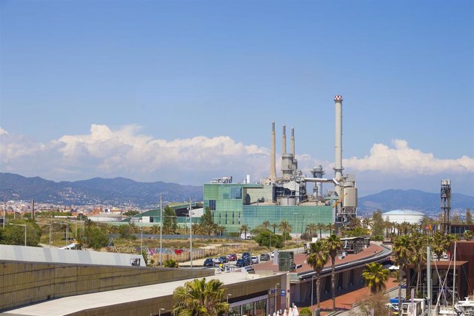 Archivo - La planta incineradora de Sant Adrià de Besòs (Barcelona) 