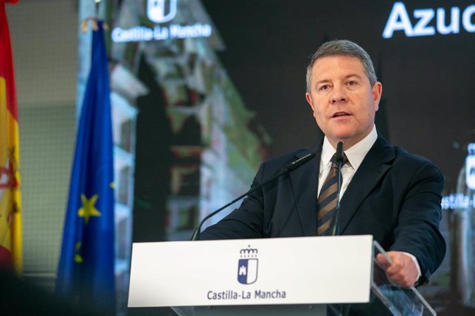 El presidente de Castilla-La Mancha, Emiliano García-Page, tras el Consejo de Gobierno de Azuqueca de Heanres.