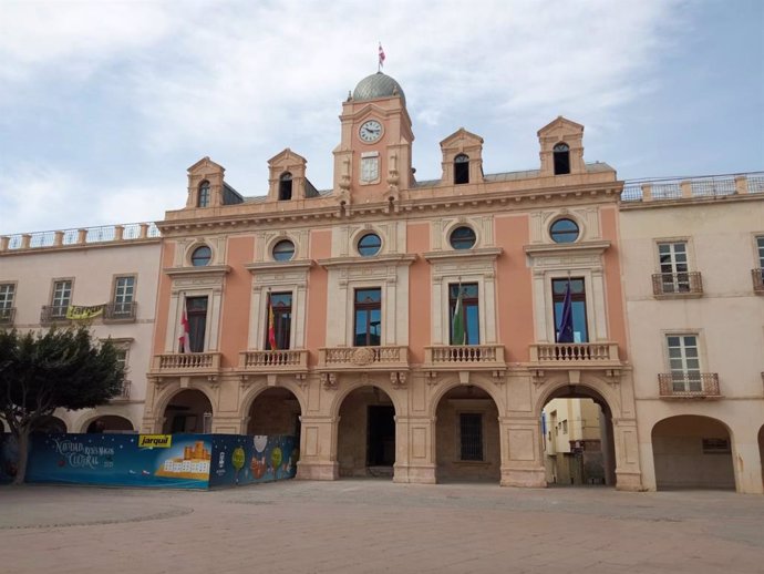Archivo - Fachada del Ayuntamiento de Almería.