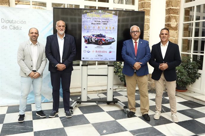 El vicepresidente segundo y responsable de Deportes, Javier Vidal, en la presentación del Andalusia Festival Legend, junto a otros responsables del evento.