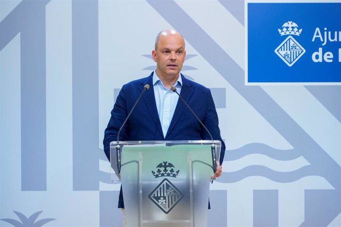 El teniente de alcalde de Urbanismo, Vivienda y Proyectos Estratégicos, Óscar Fidalgo, en rueda de prensa.