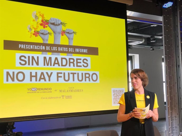 Presentación de la encuesta 'Sin madres no hay futuro' por la fundadora del Club de Malasmadres, Laura Baena, en el Espacio Fundación Telefónica de Madrid, este 7 de mayo en Madrid