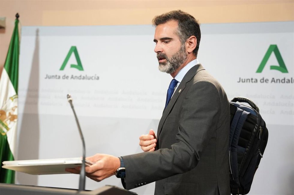 El consejero de Sostenibilidad, Medio Ambiente y Economía Azul de la Junta de Andalucía y portavoz del gobierno, Ramón Fernández-Pacheco, a su llegada a la rueda de prensa posterior al Consejo de Gobierno. A 07 mayo de 2024, en Sevilla (Andalucía, Españ