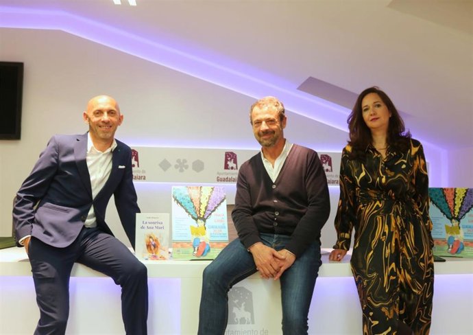 El concejal de Cultura y primer teniente alcalde del Ayuntamiento de Guadalajara, Javier Toquero, presenta la Feria del Libro.