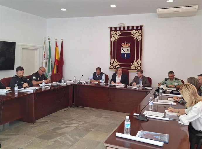 Firma del protocolo de adhesión de Villamanrique al sistema de protección de víctimas del VioGén, en el Consistorio.