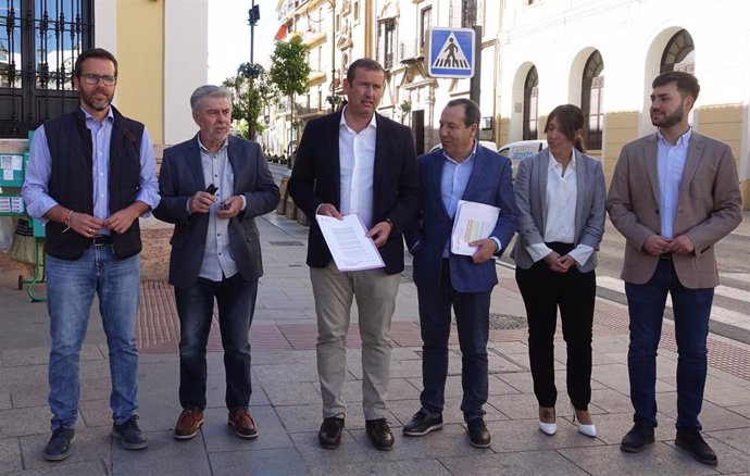 Jose Luis Ruiz Espejo, Manuel Lara y Noemi Escobar en rueda de prensa en Antequer