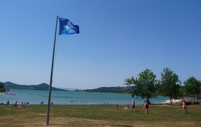 Bander azul en las playas interiores de Álava