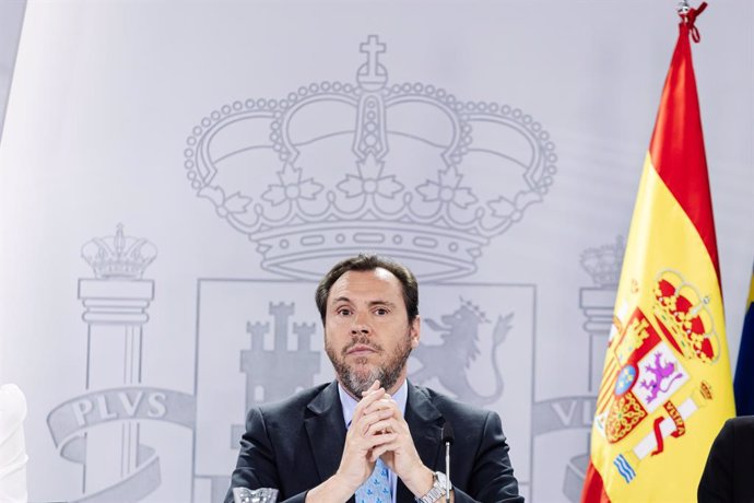 El ministro de Transportes y Movilidad Sostenible, Óscar Puente, durante una rueda de prensa posterior a la reunión del Consejo de Ministros, a 7 de mayo de 2024, en Madrid (España). Pilar Alegría ha destacado hoy la "fortaleza" de la economía española, q