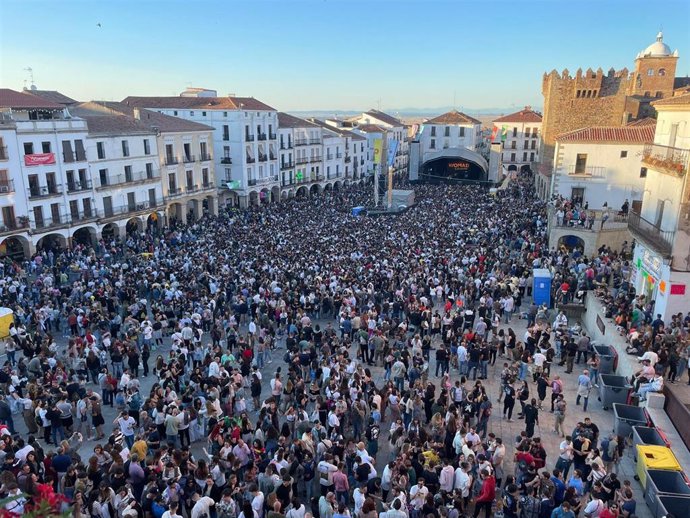 Archivo - Concierto del festival Womad en la Plaza Mayor de Cáceres en una foto de archivo