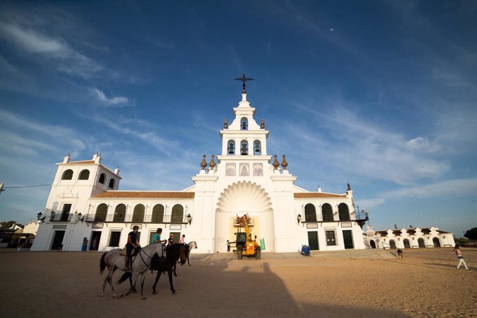 Archivo - Fachada del Santuario durante el fin de semana de la Romería del Rocio en la aldea.