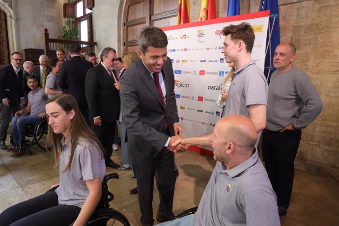 El 'president' de la Generalitat, Carlos Mazón, ha trasladado el apoyo de la sociedad valenciana a los atletas paralímpicos de la Comunitat preseleccionados para competir en los próximos Juegos Paralímpicos de París 2024.
