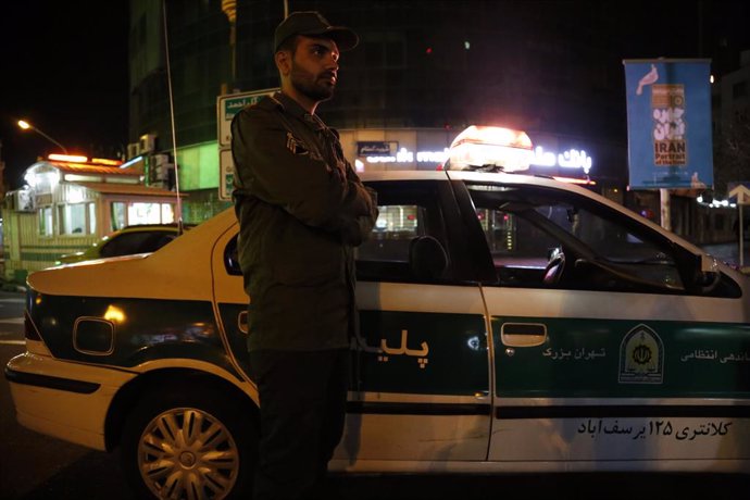Archivo - Un agente de la Policía en Teherán, Irán (archivo)
