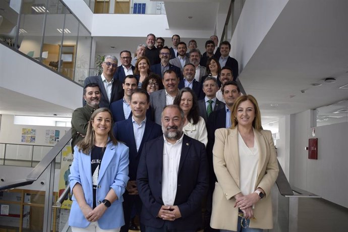 El rector de la Universidad de Castilla-La Mancha (UCLM), Julián Garde,