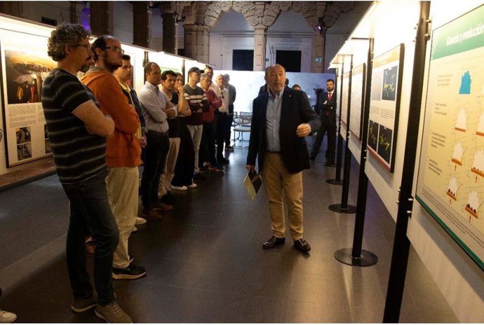 Imagen de la apertura de la muestra sobre la Cueva de las Estagamitas