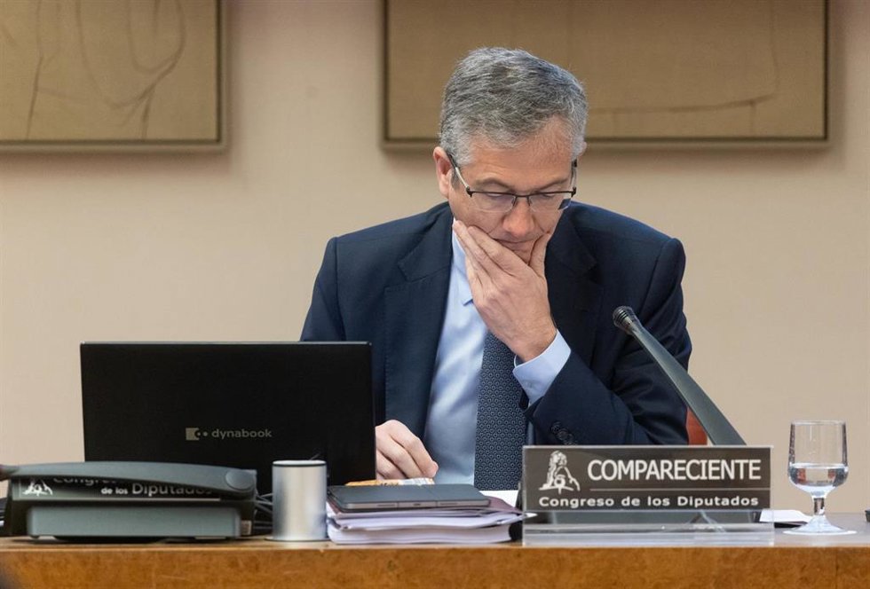 El gobernador del Banco de España, Pablo Hernández de Cos, durante su comparecencia ante la Comisión de Economía, Comercio y Transformación Digital, en el Congreso de los Diputados.