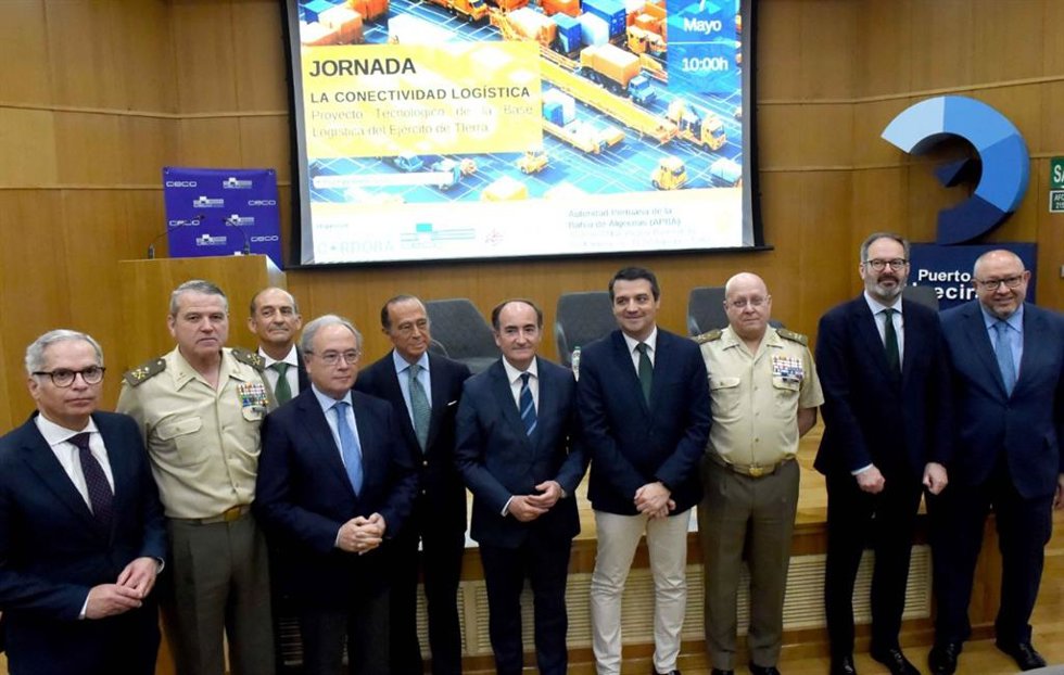 Foto de familia de la inauguración de la jornada 'La Conectividad Logística' en Algeciras