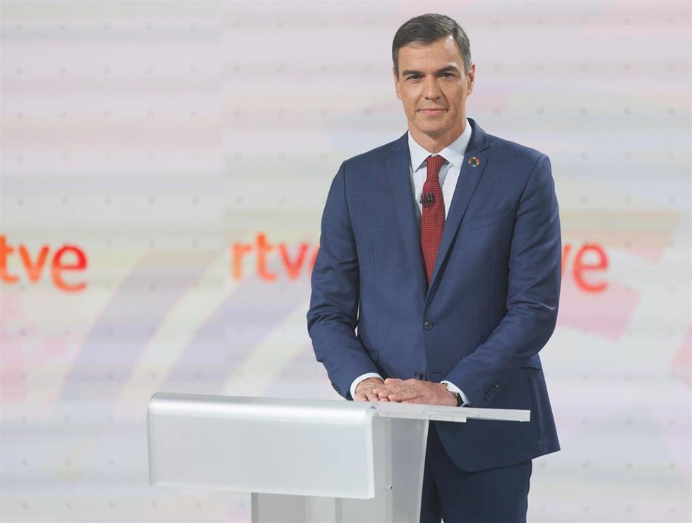 Archivo - El presidente del Gobierno y candidato a la reelección por el PSOE, Pedro Sánchez, antes del debate electoral organizado por RTVE bajo el título 23J el debate final, en el Estudio 6 de Prado del Rey, a 19 de julio de 2023, en Madrid (España)
