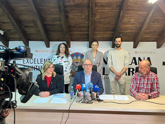 Rueda de prensa del alcalde de Santillana del Mar, Ángel Rodríguez, sobre el Plan de Sostenibilidad Turística rechazado por el Gobierno.