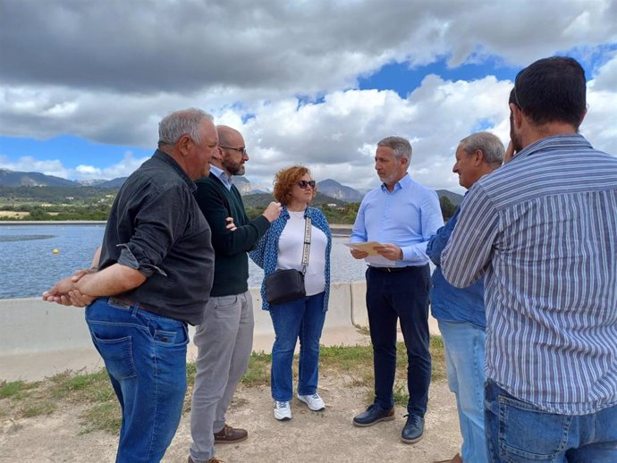 El director general de Recursos Hídricos, Joan Calafat, en su visita a las instalaciones de agua depurada de Consell.