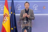 Sumar responde a Page que gobernarán "moleste a quien moleste": "No vamos a poner a los toreros a cuidar de los toros"